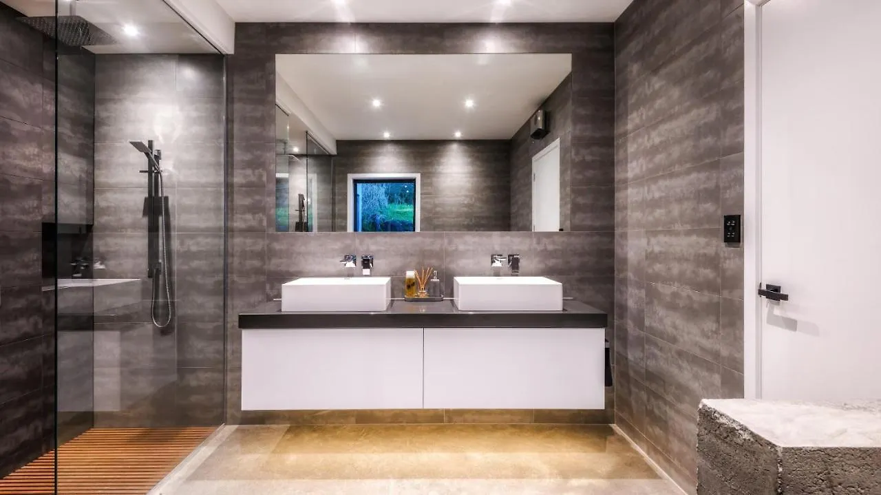 Bridle Path Retreat - Christchurch Holiday Homes