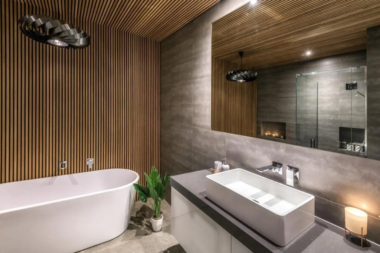 Bridle Path Retreat - Christchurch Holiday Homes